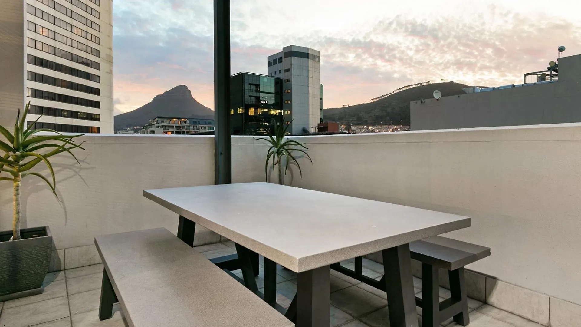 2 Bd Penthouse In The Heart Of The Mother City Cape Town 0*,  South Africa