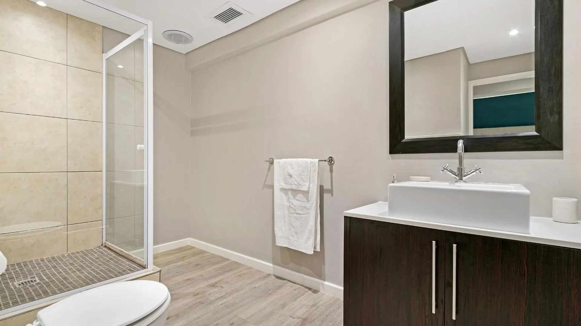 2 Bd Penthouse In The Heart Of The Mother City Cape Town